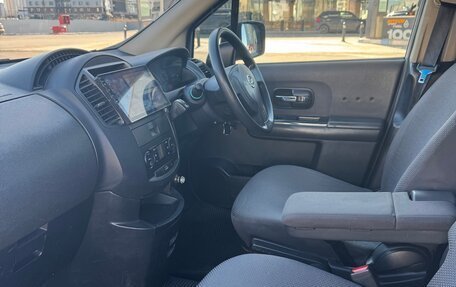 Nissan Lafesta I, 2005 год, 520 000 рублей, 27 фотография