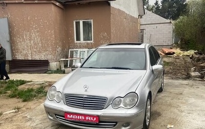Mercedes-Benz C-Класс, 2005 год, 650 000 рублей, 1 фотография