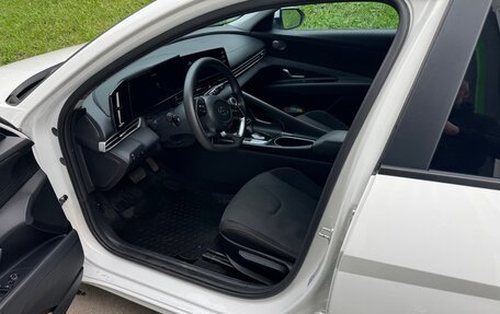 Hyundai Elantra, 2023 год, 1 800 000 рублей, 4 фотография