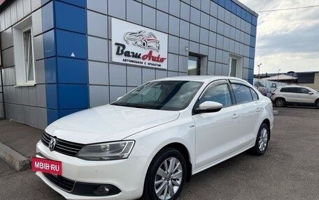 Volkswagen Jetta VI, 2013 год, 947 000 рублей, 2 фотография