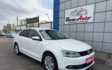 Volkswagen Jetta VI, 2013 год, 947 000 рублей, 1 фотография