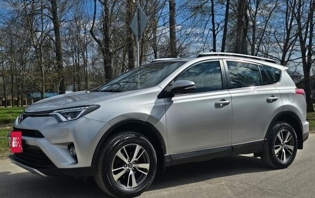 Toyota RAV4, 2015 год, 2 295 000 рублей, 2 фотография