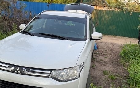 Mitsubishi Outlander III рестайлинг 3, 2013 год, 1 280 000 рублей, 5 фотография