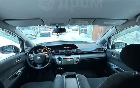 Honda FR-V, 2006 год, 630 000 рублей, 16 фотография