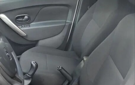 Renault Logan II, 2018 год, 730 000 рублей, 7 фотография