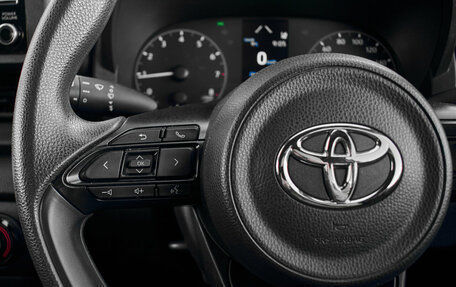 Toyota Yaris, 2021 год, 1 370 000 рублей, 14 фотография
