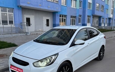 Hyundai Solaris II рестайлинг, 2012 год, 600 000 рублей, 1 фотография