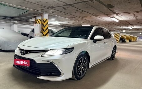 Toyota Camry, 2023 год, 3 840 000 рублей, 2 фотография