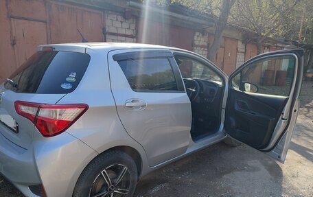 Toyota Vitz, 2017 год, 935 000 рублей, 10 фотография