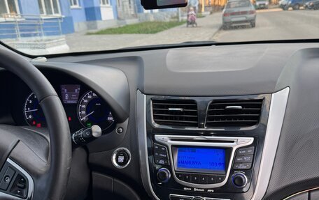 Hyundai Solaris II рестайлинг, 2012 год, 600 000 рублей, 18 фотография