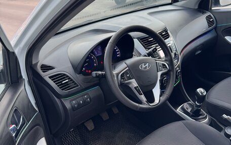 Hyundai Solaris II рестайлинг, 2012 год, 600 000 рублей, 23 фотография