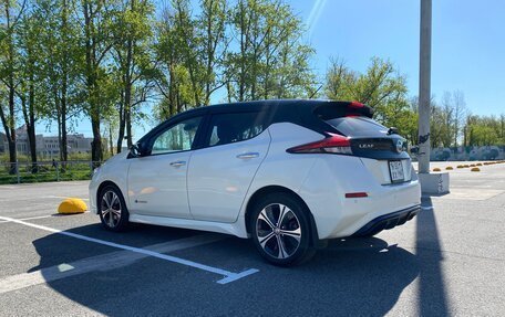 Nissan Leaf II, 2018 год, 1 690 000 рублей, 8 фотография