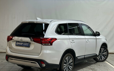 Mitsubishi Outlander III рестайлинг 3, 2020 год, 2 290 000 рублей, 3 фотография