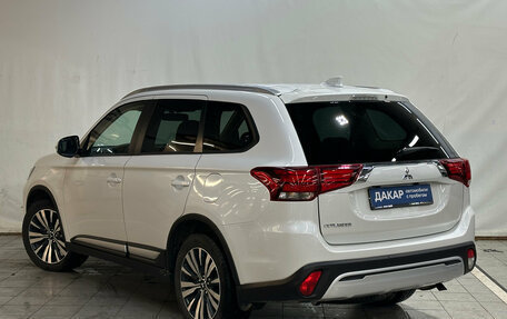 Mitsubishi Outlander III рестайлинг 3, 2020 год, 2 290 000 рублей, 4 фотография