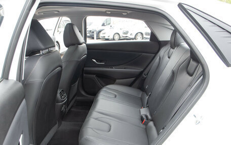 Hyundai Elantra, 2023 год, 2 339 000 рублей, 8 фотография
