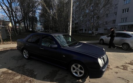 Mercedes-Benz E-Класс, 1996 год, 350 000 рублей, 2 фотография