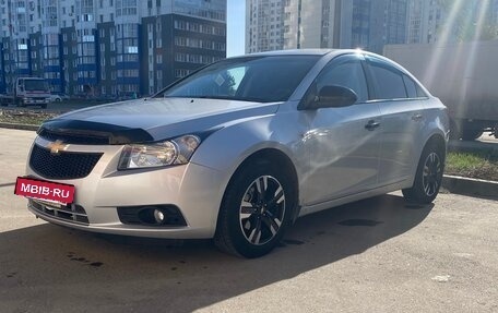 Chevrolet Cruze II, 2012 год, 820 000 рублей, 3 фотография
