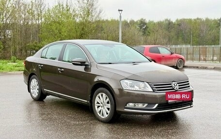 Volkswagen Passat B7, 2013 год, 995 000 рублей, 2 фотография