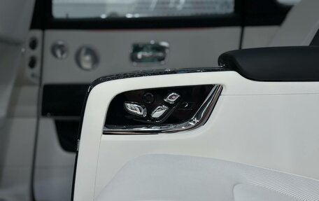 Rolls-Royce Cullinan, 2026 год, 78 000 000 рублей, 27 фотография