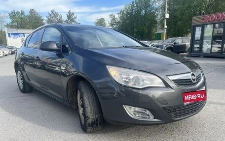 Opel Astra J, 2011 год, 650 000 рублей, 1 фотография