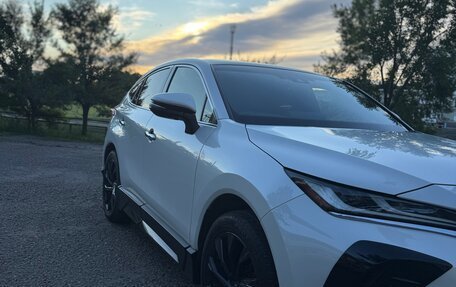 Toyota Harrier, 2021 год, 6 000 000 рублей, 4 фотография