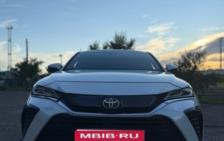 Toyota Harrier, 2021 год, 6 000 000 рублей, 3 фотография
