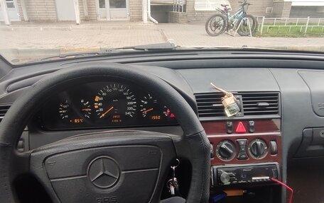 Mercedes-Benz C-Класс, 1997 год, 400 000 рублей, 5 фотография