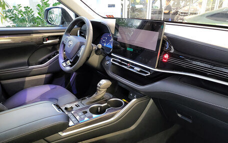 Toyota Highlander, 2026 год, 5 660 000 рублей, 27 фотография