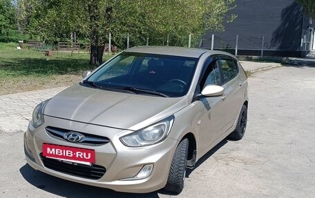 Hyundai Solaris II рестайлинг, 2013 год, 865 000 рублей, 3 фотография