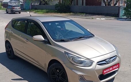 Hyundai Solaris II рестайлинг, 2013 год, 865 000 рублей, 2 фотография