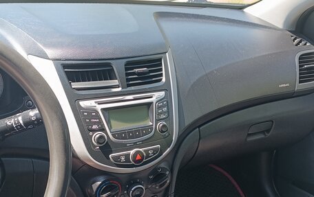 Hyundai Solaris II рестайлинг, 2013 год, 865 000 рублей, 7 фотография