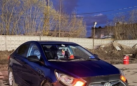 Hyundai Solaris II рестайлинг, 2013 год, 400 000 рублей, 1 фотография