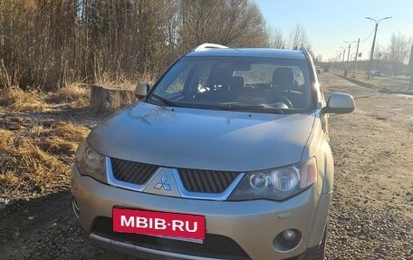Mitsubishi Outlander III рестайлинг 3, 2008 год, 800 000 рублей, 1 фотография