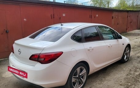 Opel Astra J, 2012 год, 700 000 рублей, 2 фотография