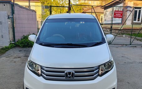 Honda Freed I, 2013 год, 1 349 990 рублей, 2 фотография