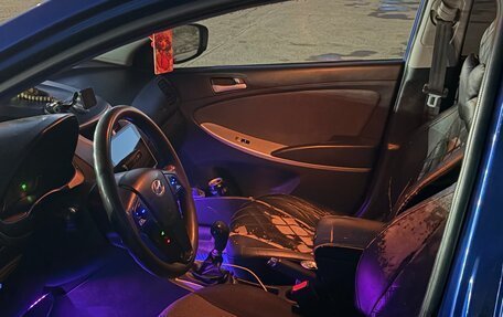Hyundai Solaris II рестайлинг, 2013 год, 400 000 рублей, 5 фотография