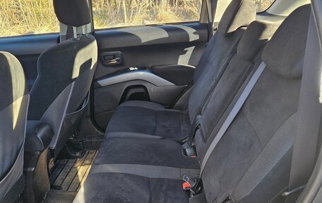 Mitsubishi Outlander III рестайлинг 3, 2008 год, 800 000 рублей, 8 фотография