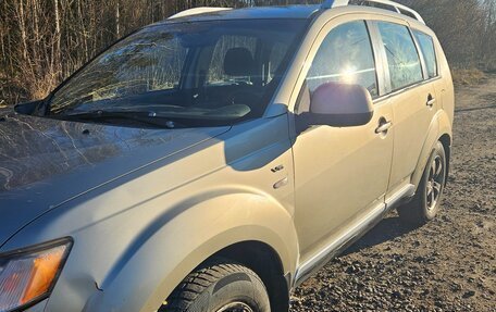 Mitsubishi Outlander III рестайлинг 3, 2008 год, 800 000 рублей, 12 фотография