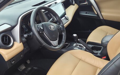 Toyota RAV4, 2016 год, 2 600 000 рублей, 15 фотография