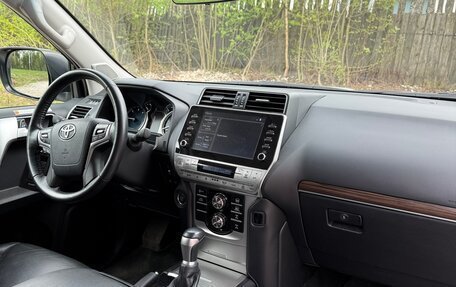 Toyota Land Cruiser Prado 150 рестайлинг 2, 2023 год, 9 000 000 рублей, 8 фотография