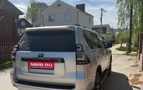 Toyota Land Cruiser Prado 150 рестайлинг 2, 2023 год, 9 000 000 рублей, 6 фотография
