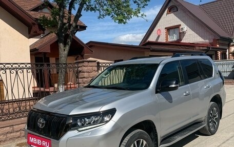 Toyota Land Cruiser Prado 150 рестайлинг 2, 2023 год, 9 000 000 рублей, 2 фотография