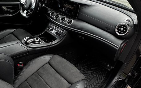 Mercedes-Benz E-Класс, 2019 год, 3 550 000 рублей, 7 фотография