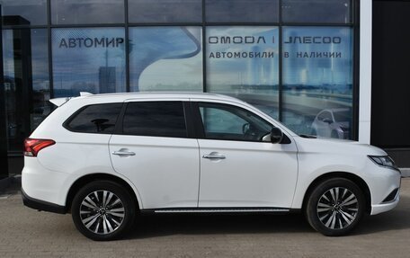 Mitsubishi Outlander III рестайлинг 3, 2022 год, 2 885 000 рублей, 4 фотография