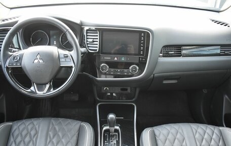 Mitsubishi Outlander III рестайлинг 3, 2022 год, 2 885 000 рублей, 12 фотография