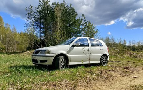 Volkswagen Polo III рестайлинг, 2001 год, 145 000 рублей, 1 фотография