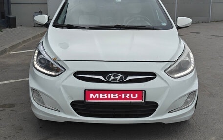Hyundai Solaris II рестайлинг, 2013 год, 550 000 рублей, 1 фотография