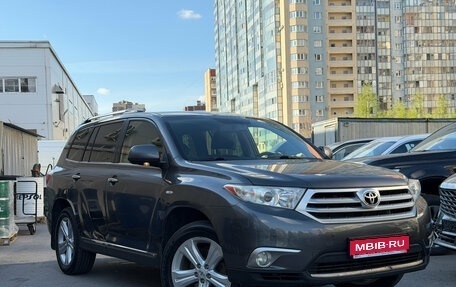 Toyota Highlander III, 2012 год, 1 999 000 рублей, 1 фотография