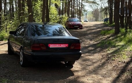 Mercedes-Benz E-Класс, 1995 год, 330 000 рублей, 3 фотография