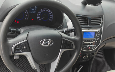Hyundai Solaris II рестайлинг, 2013 год, 550 000 рублей, 11 фотография